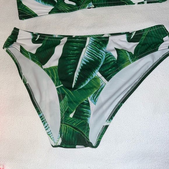 Beautiful, Ekouaer Green 2 Piece Swimwear, Size M - Picture 4 of 7